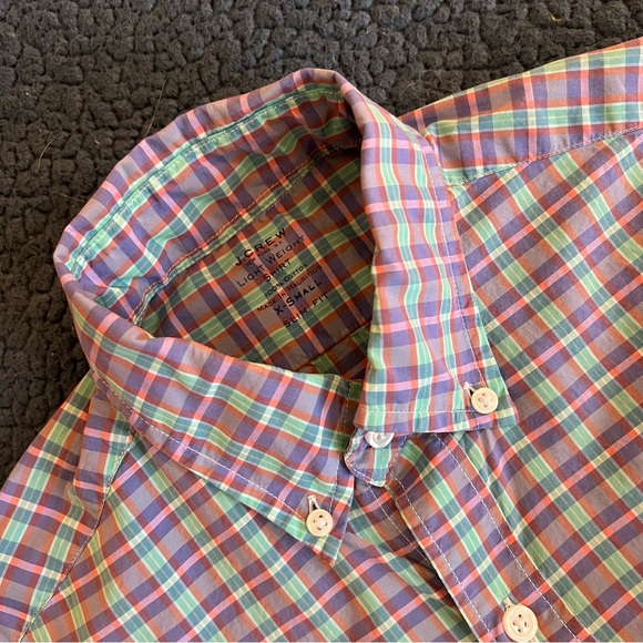 Lightweight Thin Plaid Button-up Shirt - Picture 2 of 2